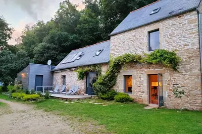 Image de Grange 18e du moulin de Kerguerhent, sa rivière, sa forêt et ses prairies.