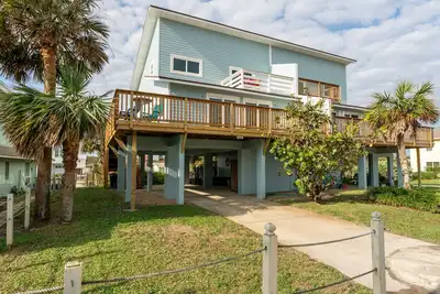 Image de Salty Flamingo, lovely home steps from the beach!