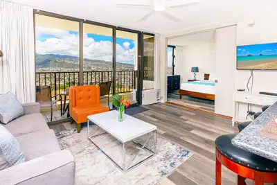 Image de Panoramic Mountain View Condo with Free Parking!
