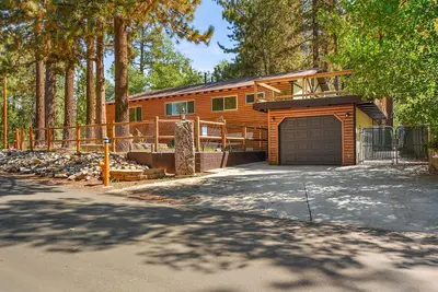 Image de Oso Mimoso by Destination Big Bear : Luxury! View of the Bear Mountain Golf Course! Walk to Ski Slopes & New Zoo!