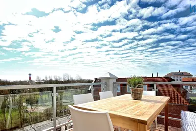 Image de Central and very close to the beach!