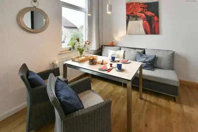 Image de Sunny south-facing balcony with a view of the mudflats and harbor!