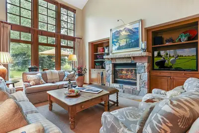 Image de 143 Enclave with Private Hot Tub, Pool (Summer Only), Wood Fireplace, Bbq