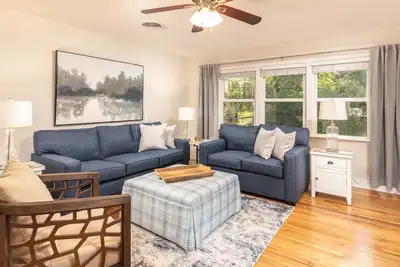 Image de Refinished 3-Br Lowcountry Retreat