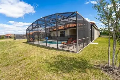 Image de Beautiful 4 bedroom pool home. Welcome to Briar Rose. The home that has it all.