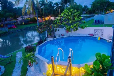 Image de Luxe Zen Water King Heated Pool, Hot Spot