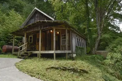Image de The Tulip Poplar Cabin - Perfect for Two People