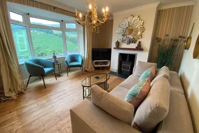 Image de *New* 5 Bedroom, Dartmouth Water Views, Sth Facing
