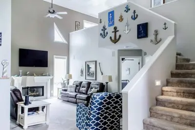 Image de Lake Wawasee Channel front Home away from Home!