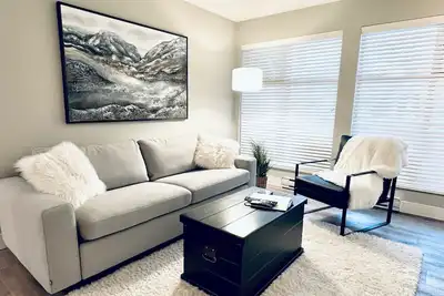 Image de Luxury ground floor 1 bedroom condo within a 2 minute walk from Whistler village
