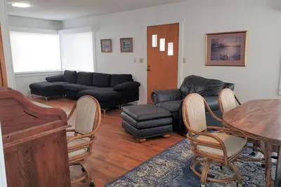 Image de Colony on South Saint Charles