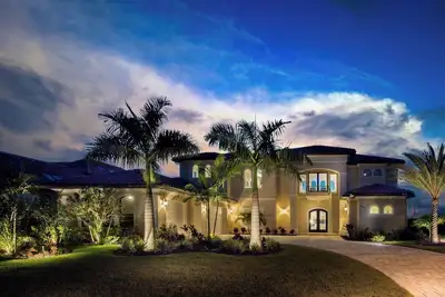 Image de Classic beauty and good vibes - luxury Waterfront Villa with a lovely garden