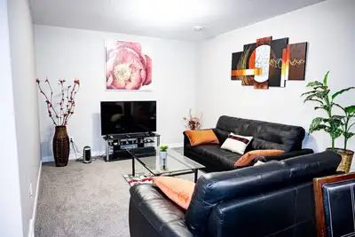 Image de Exquisite & Cozy La'Posh Suite w/WiFi, Workspace, Storage