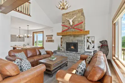 Image de Luxury 7br Mountain Chalet w. Hot Tub & Games Room (89883)
