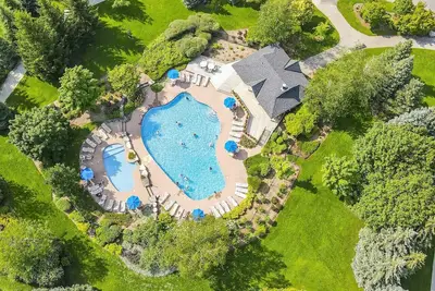 Image de 210 Snowbridge: Pool and Free Shuttle