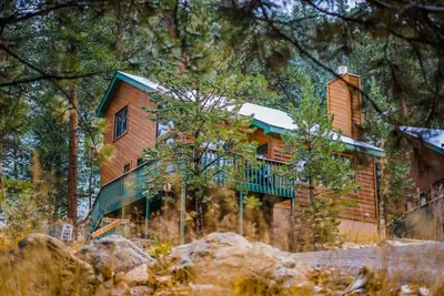 Image de Walk to National Park! Mountain Cabin w/ Fireplace