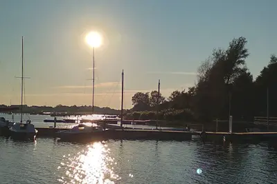Image de Arka 2 domki na wodzie z rowerem wodnym centrum Mielno