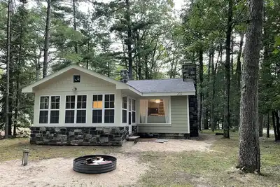 Image de Higgins Lake Cottage Offers Classic \"Up North\" Experience