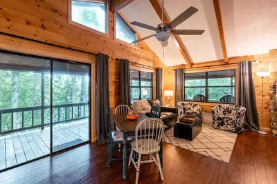Image de Lakeside Mountain Oasis - Bedroom Cabin w\/ Outdoor Hot Tub