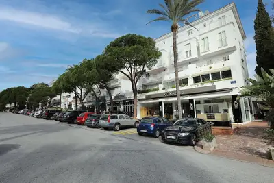 Image de Modern 1 Bedroom Apartment Walking Distance To Puerto Banus And The Beach