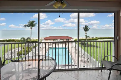 Image de Beautiful Bonita Beach Front Condo, Casa de Mimi in Dolphin Way