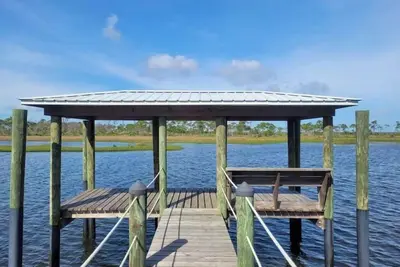 Image de Waterfront Rv Site with Dock