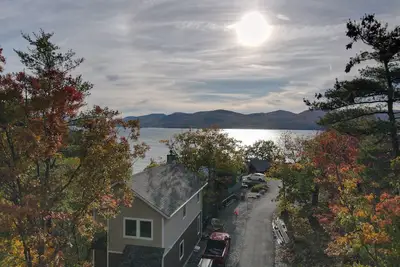 Image de Lake George Custom Home Overlooking Beautiful Lake George