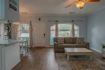 Image de Stunning Long Beach Condo With Ocean View!