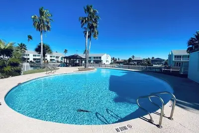 Image de Come stay at “Lil’ Nauti” a 2 Bedroom 2 Bath with a private boat slip!