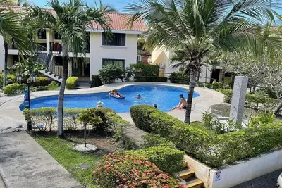 Image de 2 Br Condo, 600 yards to beach
