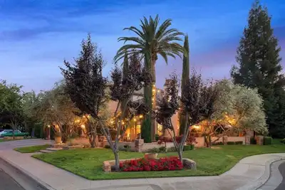 Image de Lovely home w/ pool, spa, outdoor grill and more!