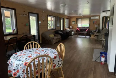 Image de Grande maison chaleureuse sur propriété de 15 acres