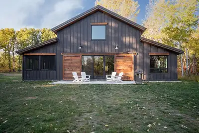 Image de Beautiful home on 16 acres with private access to Rock Creek!