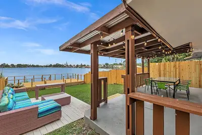 ★ SuperVilla ★ Lakefront ★ Sunsets, Sup, Grill