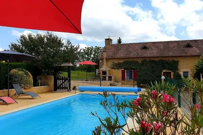 Image de Villa de standing à 10 mn de Sarlat avec piscine chauffé, spa et climatisation