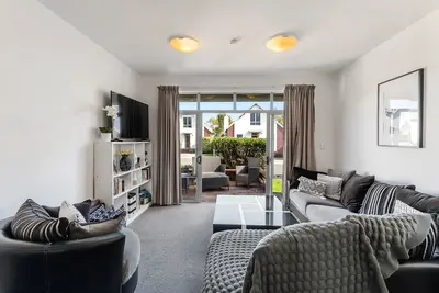 Relax At The Bach - Resort Style Living