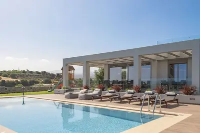 Image de Agrielia Villa I, featuring Heated Spa Whirlpool