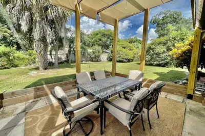 Image de Charming 2 Bedroom 2 Bath Home in Lovely Gulf Gate - 4 miles to Siesta Key Beach
