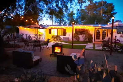 Image de Charming Historic 4bdrm Oasis in Litchfield - Just Steps to Wigwam Resort