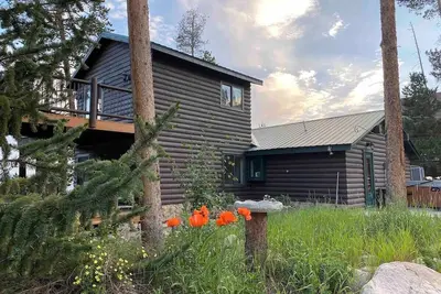 Image de New Entire Cabin, 🏔 & 🌊 Views + Hot Tub Downtown