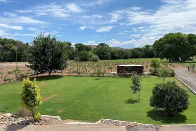 Image de Well appointed casita on a private vineyard property- 5 min. from Old Town