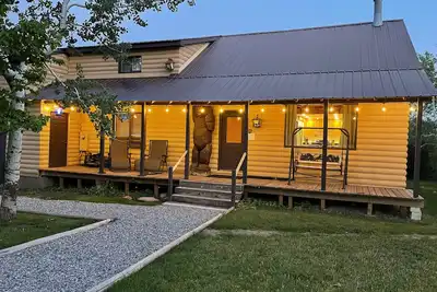 Image de 5 acre Cabin with Pond & Stream!