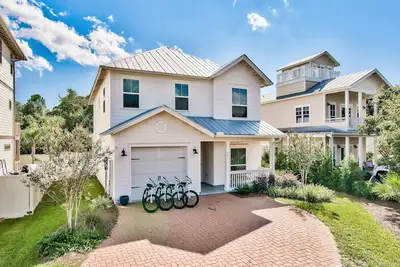Image de Beautiful 4br Inlet Beach home - Golf Cart, Bikes, Dock, Pool