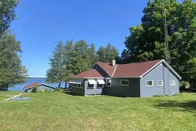 Image de Tall Cedars on Big Rideau Lake