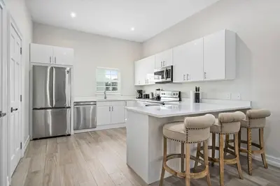 Image de 3br Palm Cay: Modern Beach Bliss\n