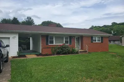 Image de Quiet home with large yard