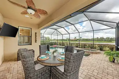 Image de 3 bedroom home with private pool and hot tub.