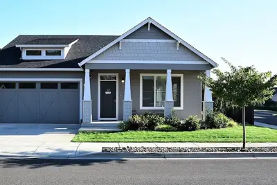 Image de Stylish modern home- explore Pnw Hike work from home or explore nearby wineries
