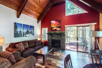 Image de North Lake Villa's Sleep 8 Private Jacuzzi In Loft