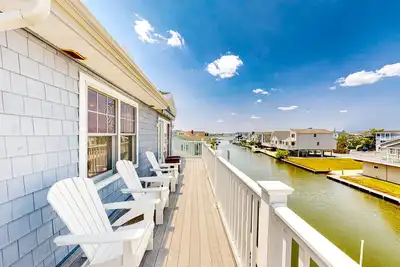 Image de Town of Fenwick island home on the water with dock & central A/C - dogs Ok